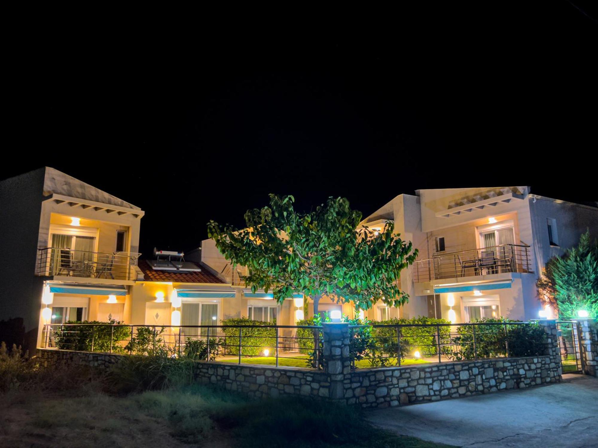 Yalos Beach Maisonettes Skala Sotiros Exterior photo